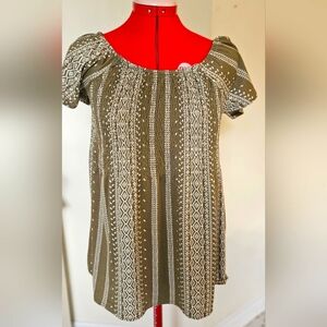 Chic Green Blouse with Elegant Design